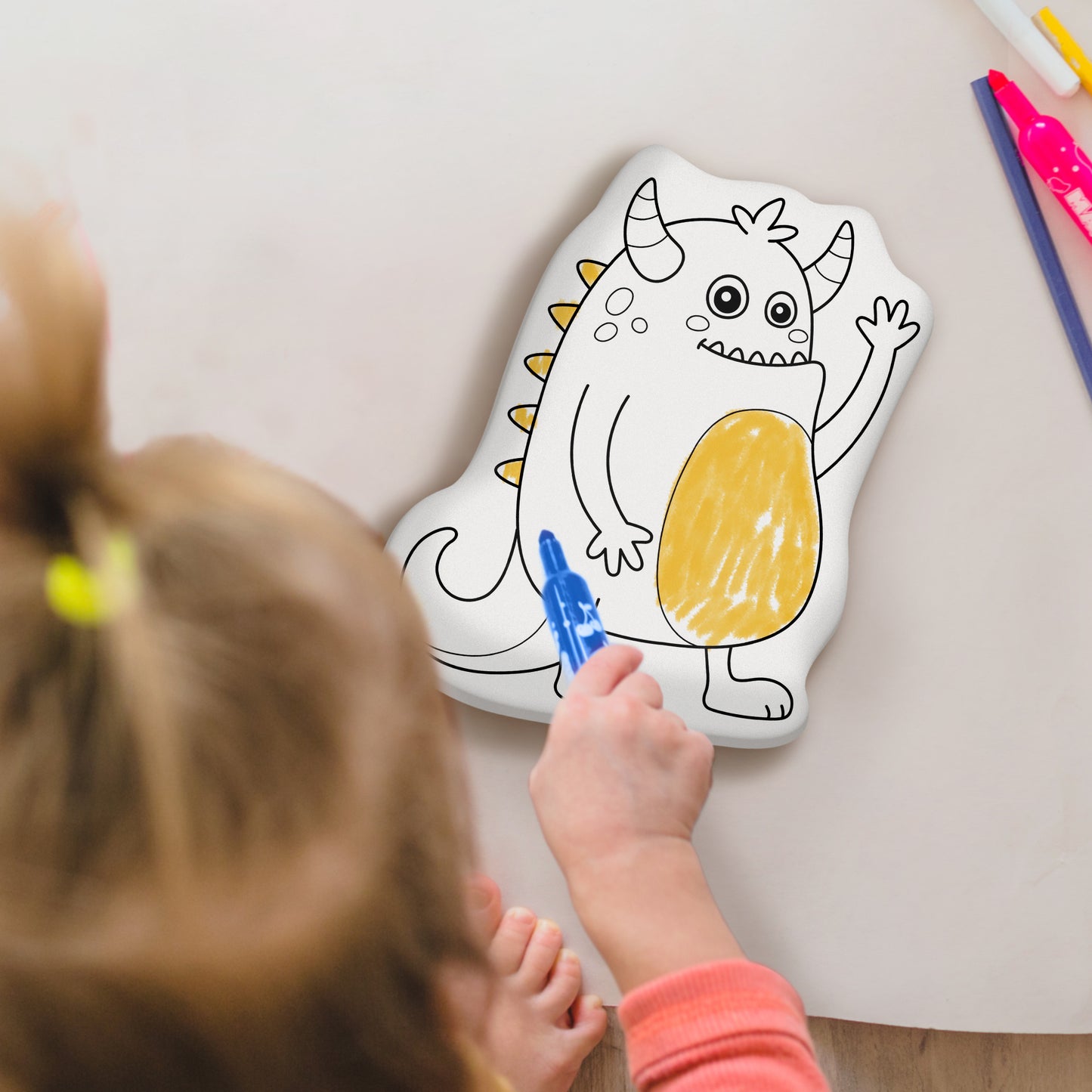 10" Almohada para Colorear con Monstruos Amigables de Halloween