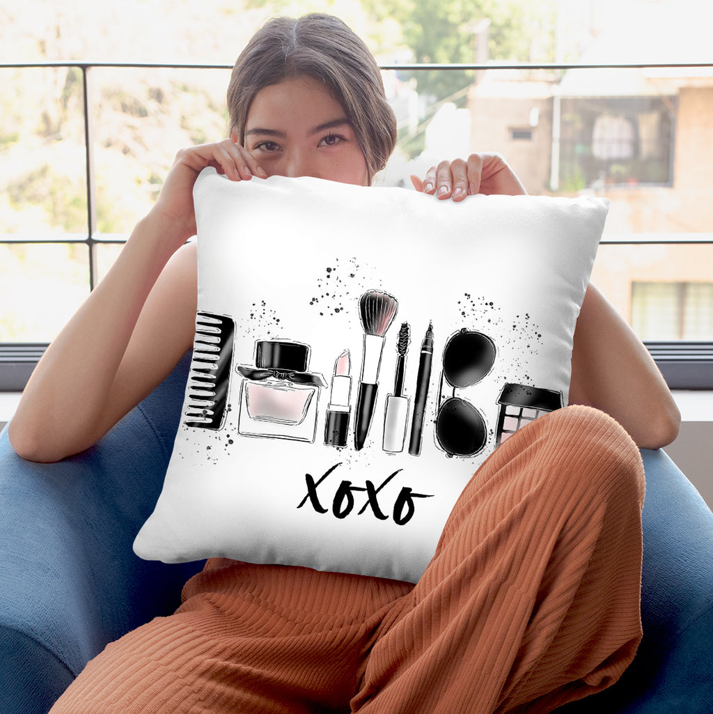 Xoxo Throw Pillow By Alison Gordon All About Vibe