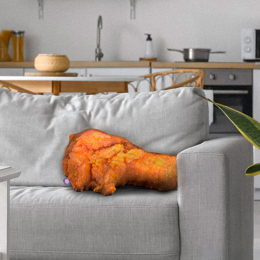 Almohada decorativa de ala de pollo por All About Vibe