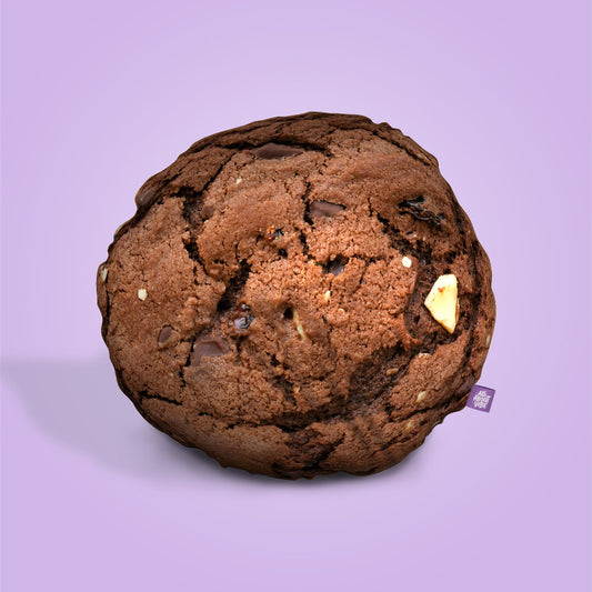 Almohada decorativa de galleta de chocolate por All About Vibe