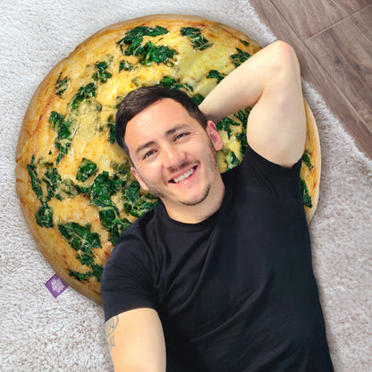 Almohada decorativa de pizza vegetariana por All About Vibe