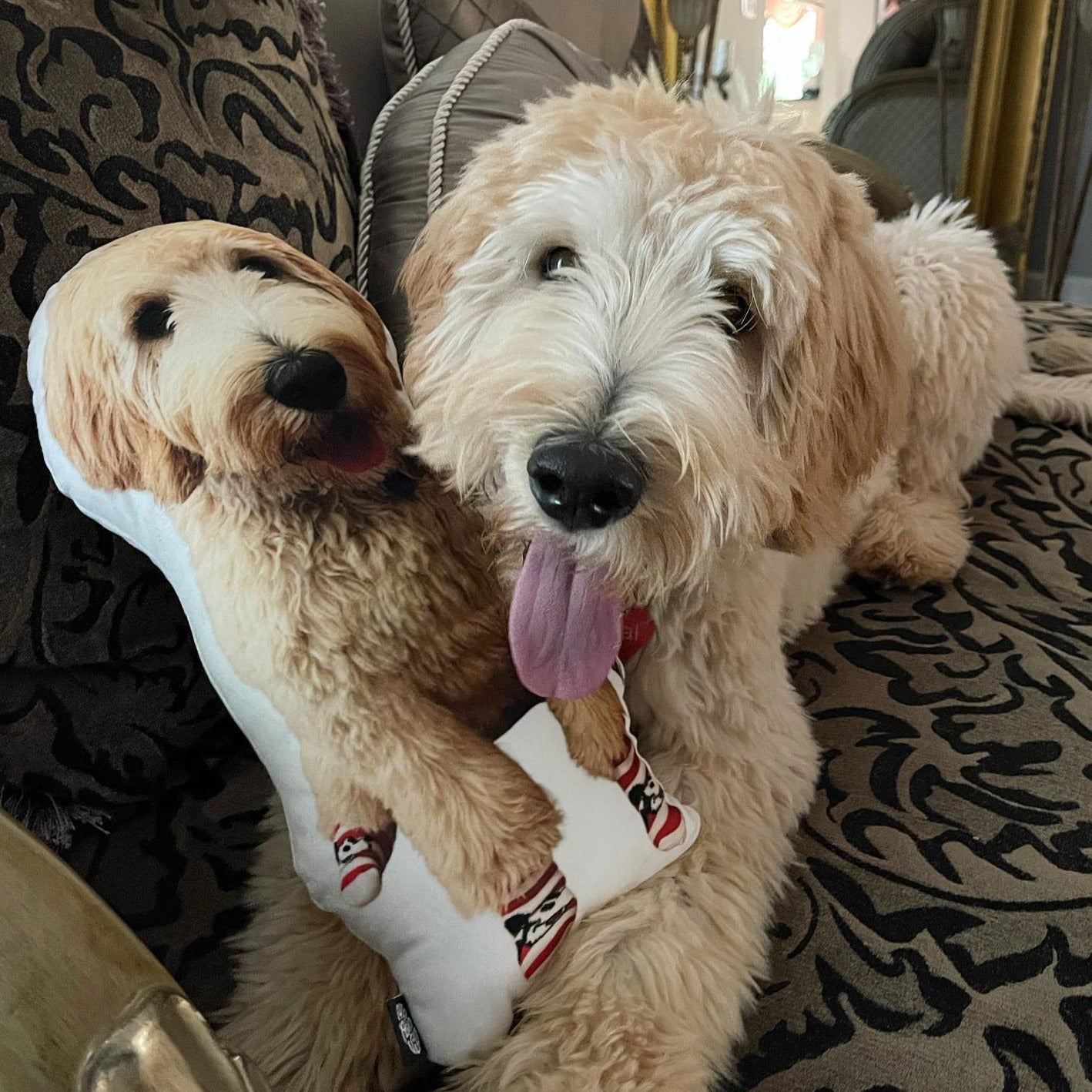 Almohada Personalizada con Forma de Goldendoodle